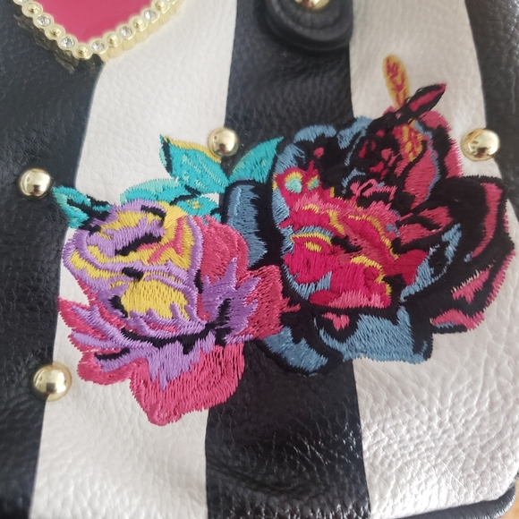 ❗SOLD❗Betsey Johnson Mini Satchel Crossbody Purse. NWOT - Picture 5 of 13